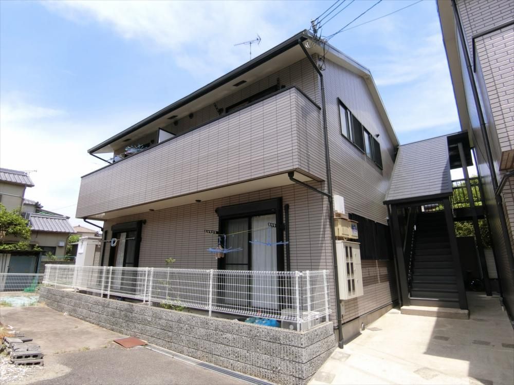 兵庫県加古川市米田町平津のアパートの建物外観