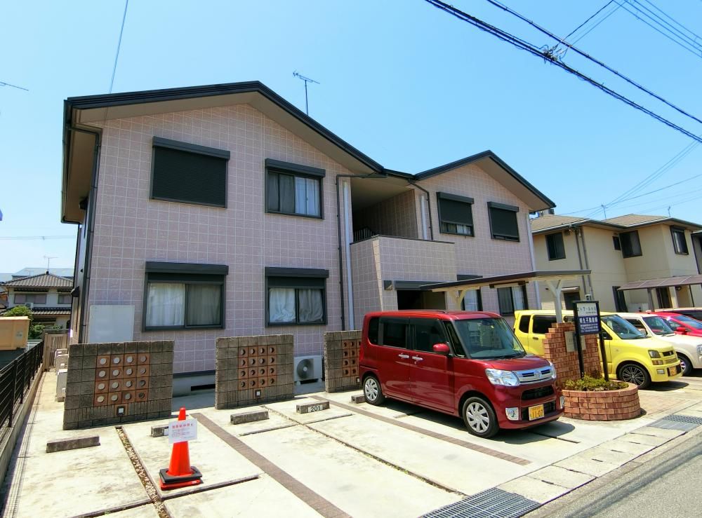 兵庫県加古川市平岡町一色西2丁目のアパートの建物外観