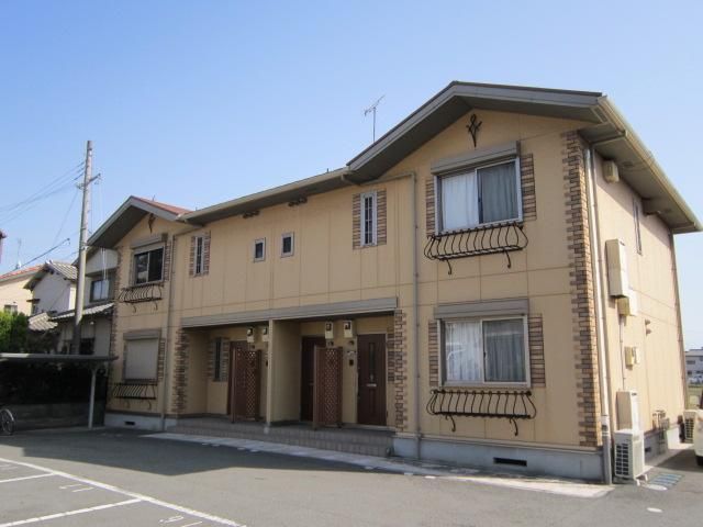 兵庫県加古川市尾上町養田のアパートの建物外観
