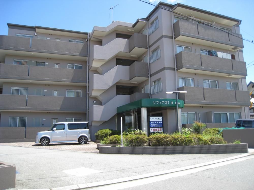 兵庫県加古川市加古川町溝之口236のマンションの建物外観