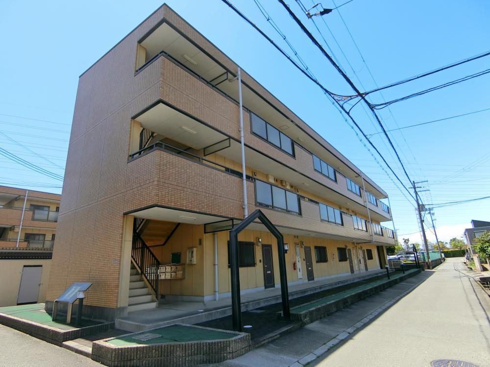 兵庫県高砂市中島3丁目のマンションの建物外観