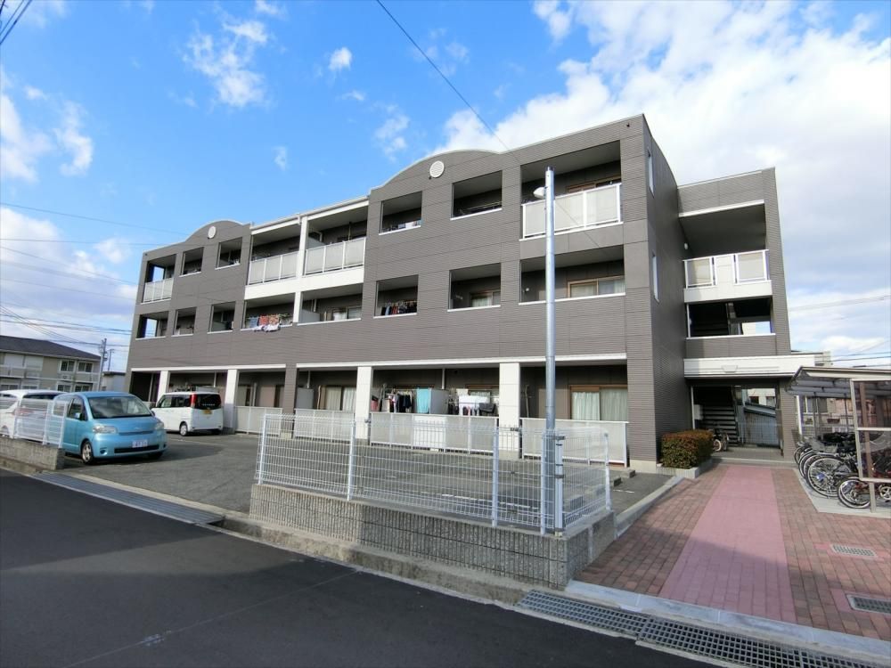 兵庫県高砂市荒井町中町のマンションの建物外観