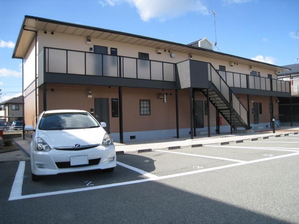 兵庫県加古川市米田町平津のアパートの建物外観